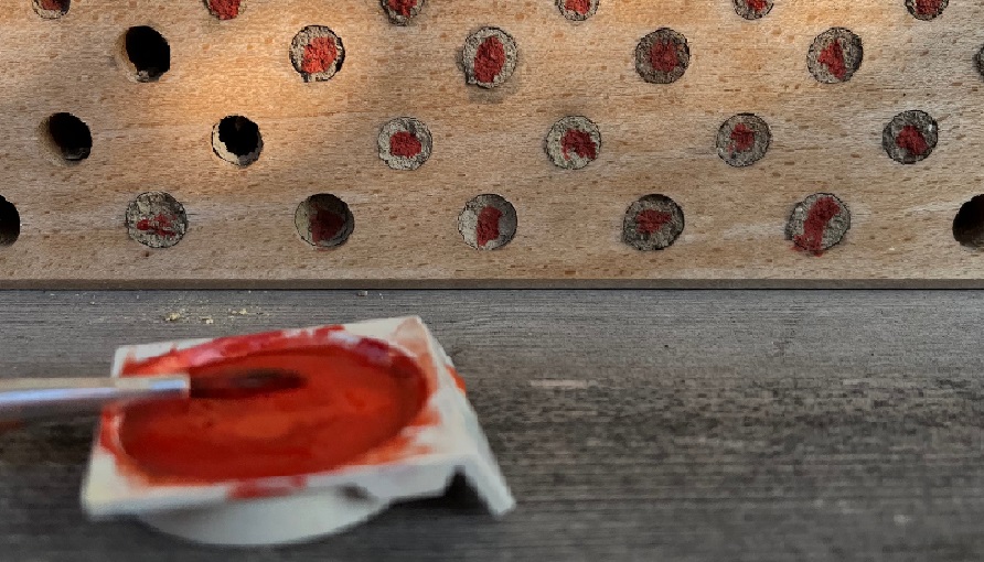 Müssen Nisthilfen für Wildbienen gereinigt werden?